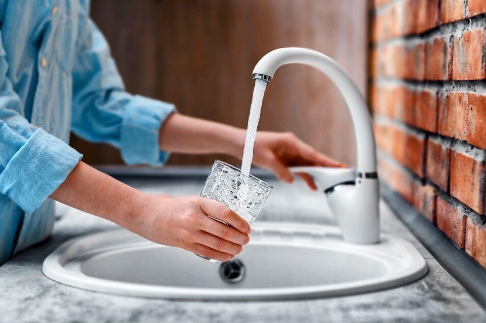 شهروندان زاهدانی مخزن ذخیره آب تهیه کنند