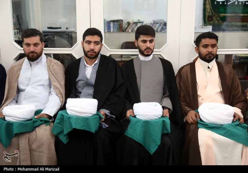 عمامهگذاری جمعی از طلاب جوان در مازندران 