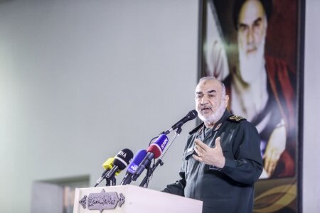 فرمانده کل سپاه: نتیجه نهایی نبرد را نیروی انسانی تعیین میکند