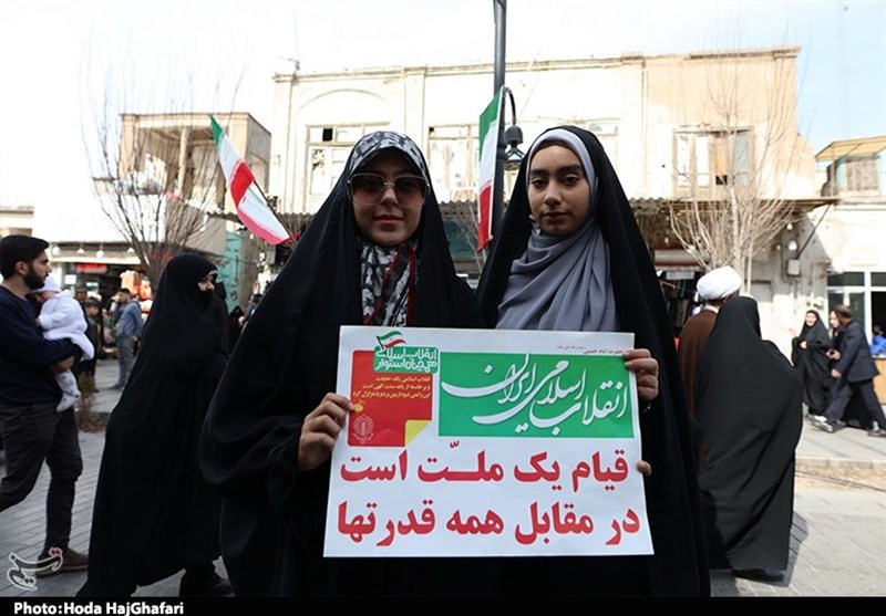 میدانداری جوانان و نوجوانان دهه 80 و 90 در راهپیمایی 22 بهمن + تصاویر