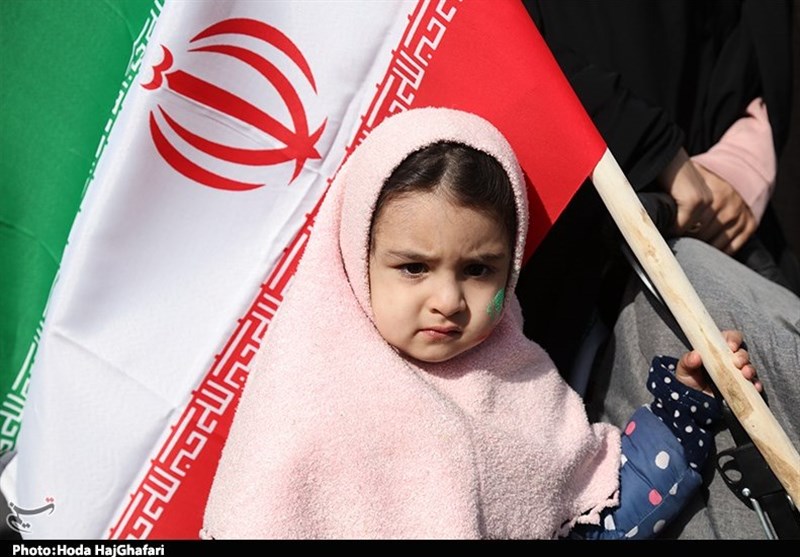 میدانداری جوانان و نوجوانان دهه 80 و 90 در راهپیمایی 22 بهمن + تصاویر