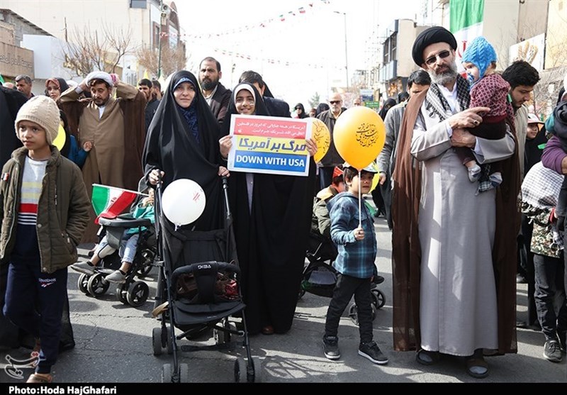 میدانداری جوانان و نوجوانان دهه 80 و 90 در راهپیمایی 22 بهمن + تصاویر