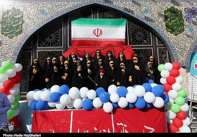 میدانداری جوانان و نوجوانان دهه 80 و 90 در راهپیمایی 22 بهمن + تصاویر