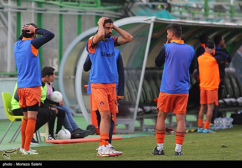 هفته شانزدهم لیگ برتر فوتبال| شکست خانگی ذوبآهن مقابل ملوان بندرانزلی