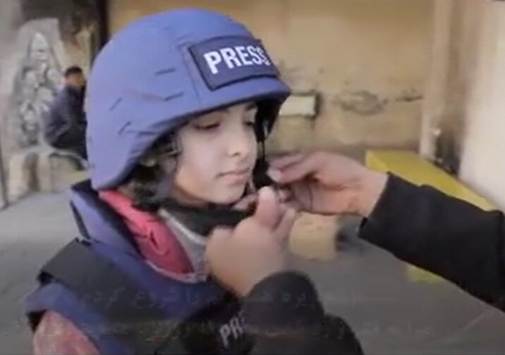 کم سن و سالترین خبرنگار جنگی جهان+ فیلم