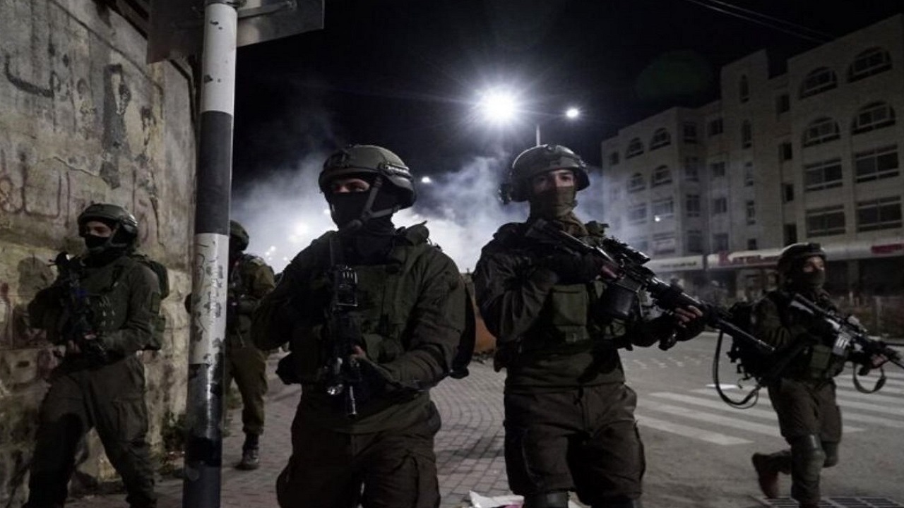 یورش ارتش رژیم صهیونیستی به منطقههای مختلف کرانه باختری