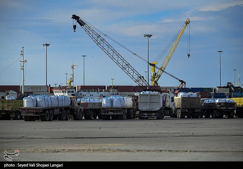 یک سوم صادرات خارجی اصفهان از گمرک کاشان انجام میشود