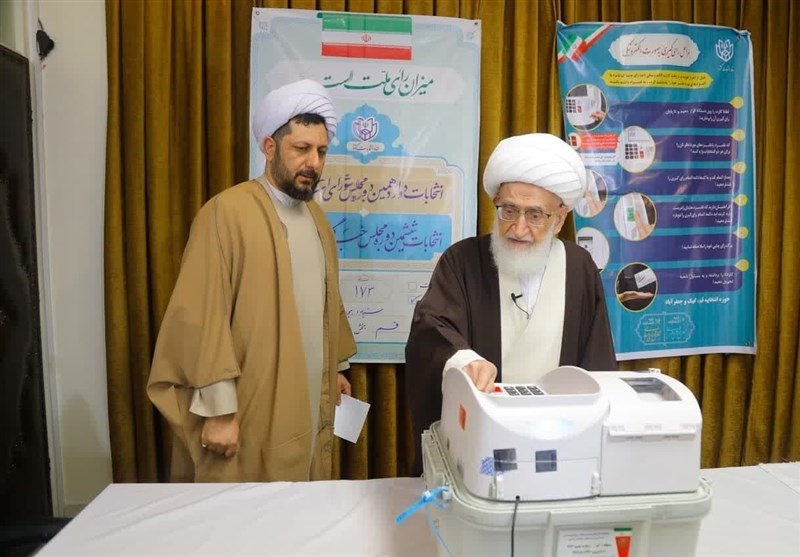 آیت الله نوری همدانی رای خود را به صندوق انداخت