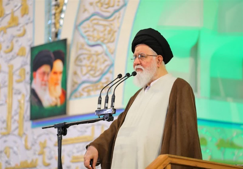 آیتالله علم الهدی: مردم باید لذت مهار تورم را در سفرههایشان بچشند