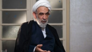 آیتالله قمی رأی خود را به صندوق انداخت