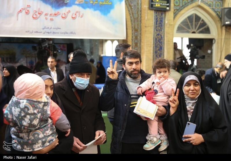 اخبار لحظه به لحظه از انتخابات/ صفهای طولانی مردم در شعب تهران/ حضور مسئولان کشوری و لشکری پای صندوقهای رای