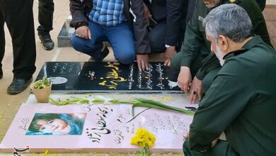 ادای احترام فرمانده هوافضای سپاه به حاج قاسم و شهدای انفجار تروریستی کرمان