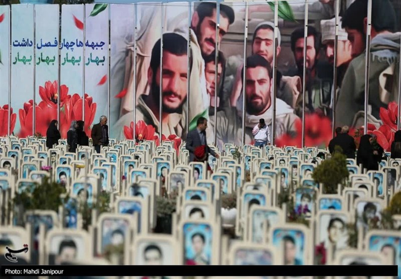اصفهانیها در جوار شهدا به استقبال بهار رفتند
