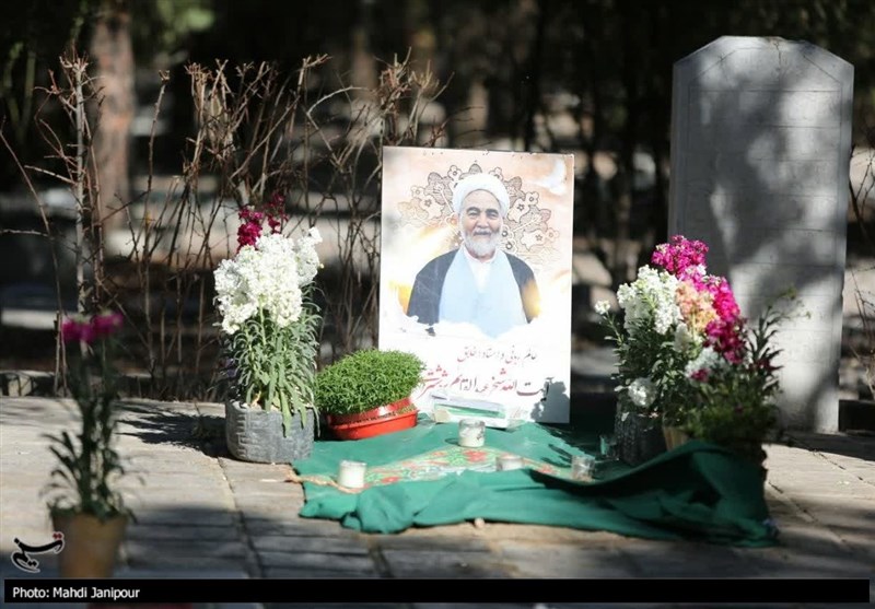 اصفهانیها در جوار شهدا به استقبال بهار رفتند