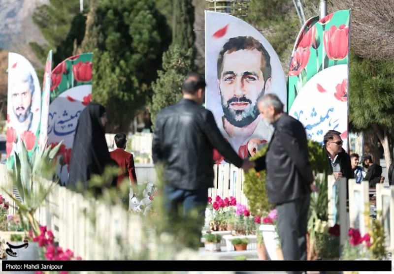 اصفهانیها در جوار شهدا به استقبال بهار رفتند