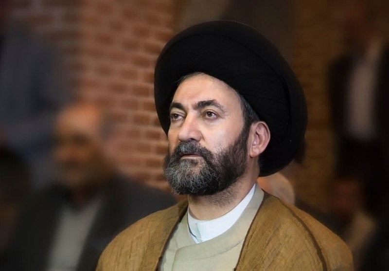 امام جمعه اردبیل: عظمت ماه رمضان به نزول قرآن است