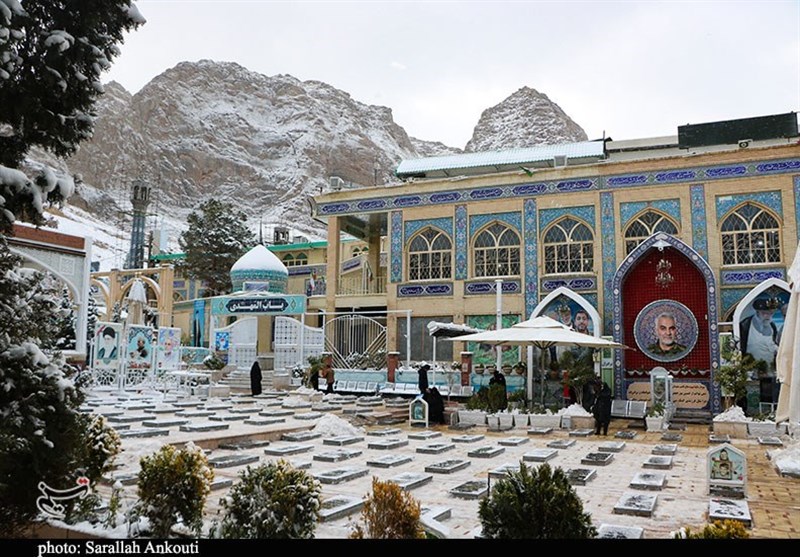 تنور داغ انتخابات در روز برفی گلزار شهدای کرمان؛ حماسه حضور در جوار مرقد حاج قاسم + فیلم