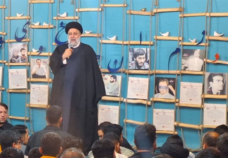 حضور رئیسجمهور در معراج شهدای اهواز/ رئیسی: با تفکر شهدا به سمت پیشرفت در حرکتیم