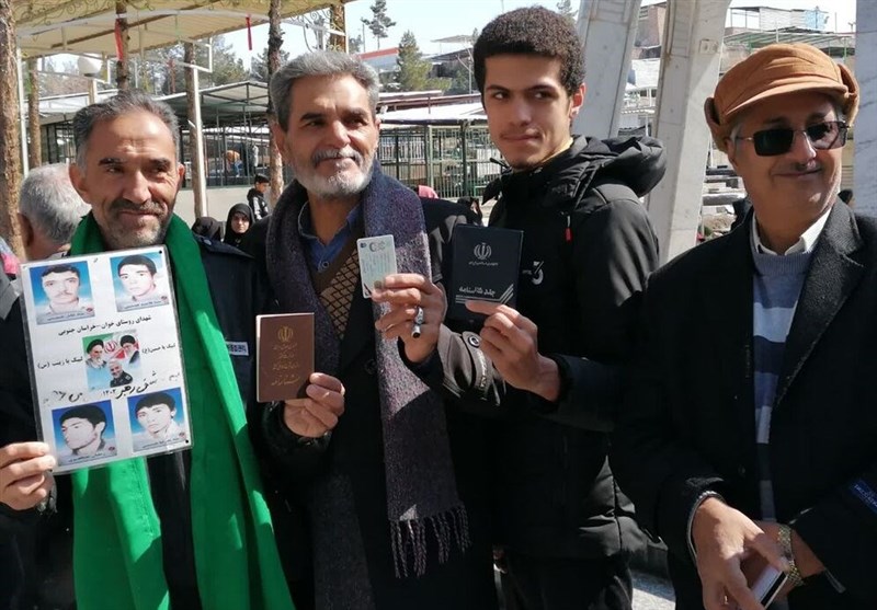 حضور مردم با بصیرت در شعبه اخذ رای گلزار شهدای بیرجند + تصاویر