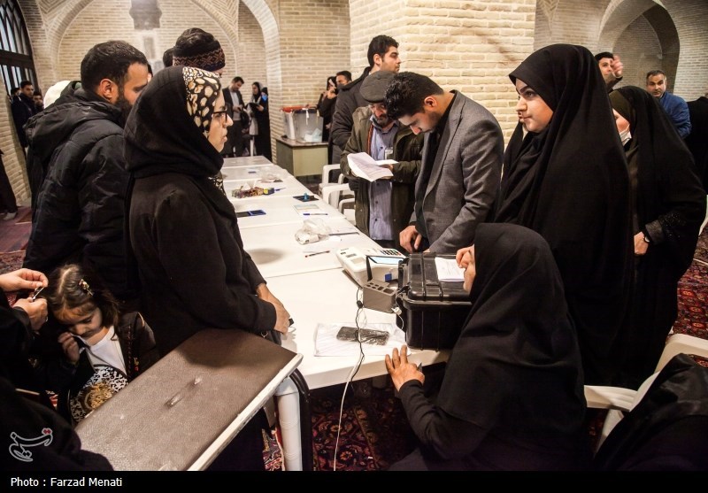 حضور یک بانوی 102 ساله قمی در انتخابات 11 اسفند 1402 + فیلم