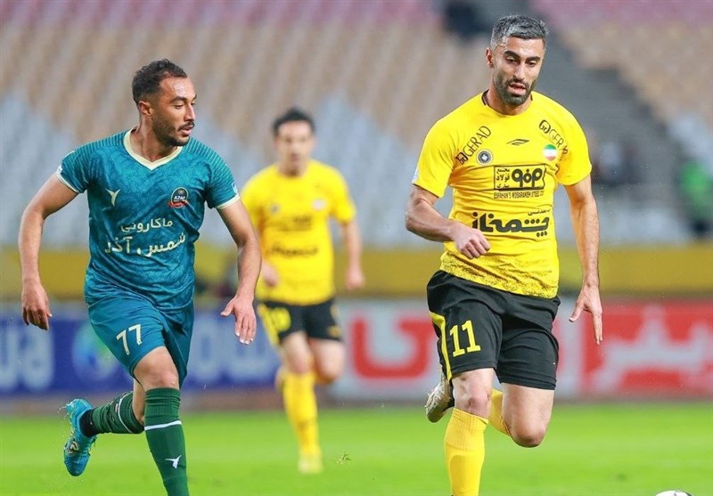 حواشی دیدار سپاهان و شمسآذر قزوین/ از مصدومیت هادی محمدی تا شعار علیه نیکفر