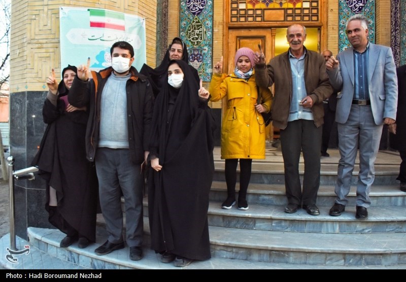 رضایت مردم قم از رأی دادن الکترونیکی/ رای دادن به شیوه الکترونیکی بسیار سهل و آسان است