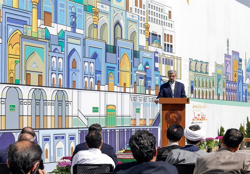 رونمایی دیوارنگاره "تجلی ارادت در بارگاه خورشید"