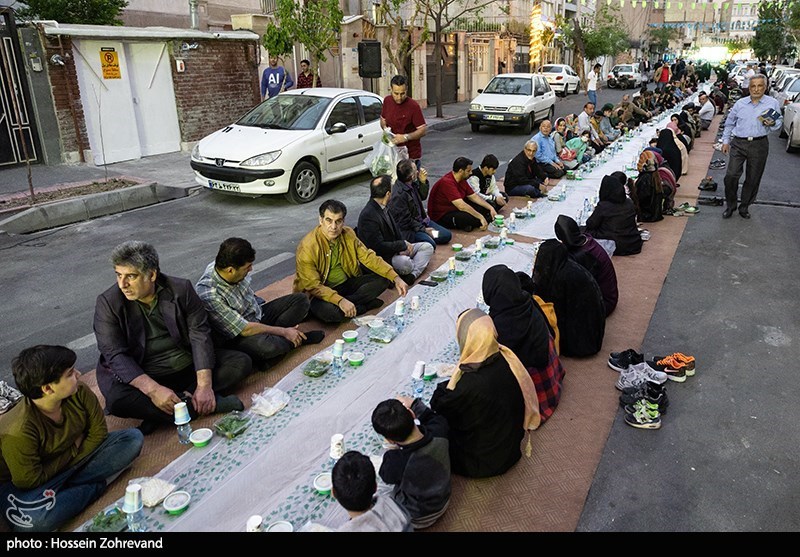 سنت حسنه «افطاری ساده» در فضاهای عمومی شهر مشهد برگزار میشود