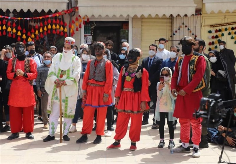 سند آئین سنتی نوروزخوانی مازندران با رونمایی تمبر به ثبت رسید