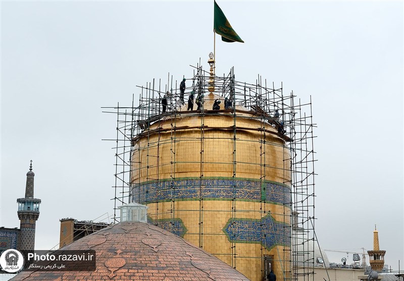 عملیات شستوشوی گنبد منور رضوی + تصاویر