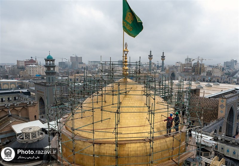 عملیات شستوشوی گنبد منور رضوی + تصاویر