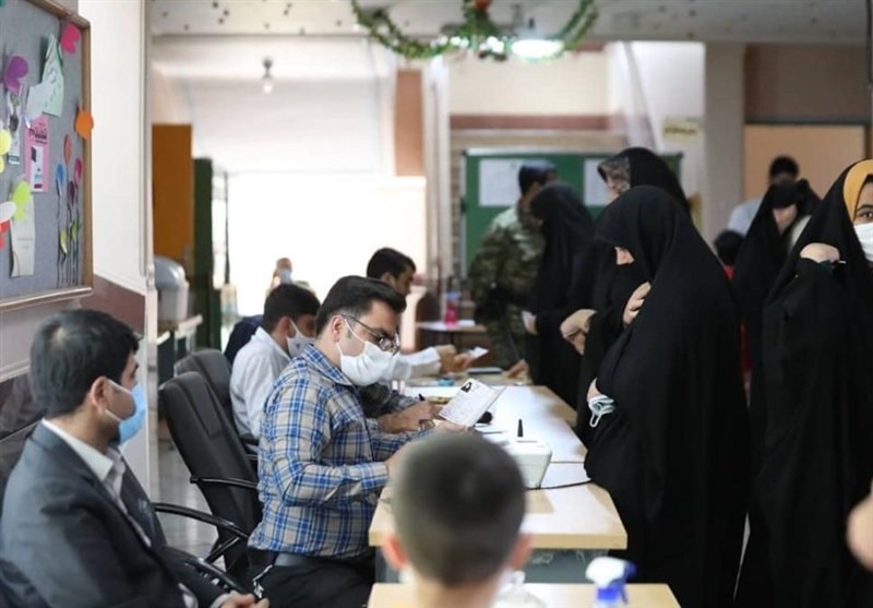 لحظاتی از حضور مراجع تقلید و علما در پای صندوقهای رأی + فیلم