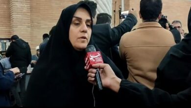 مادر شهید: مردم با حضور در پای صندوقهای رأی مشت محکمی بر دهان ابرقدرتها بزنند