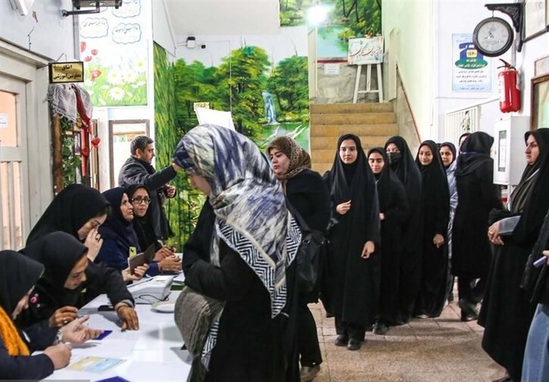 مادر و همسر شهید کردستانی از انگیزه و شوق حضور در انتخابات میگوید + فیلم