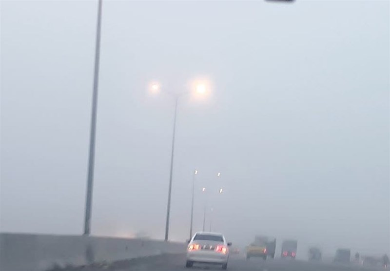 مهگرفتگی و لغزندگی محورهای مواصلاتی استان قم