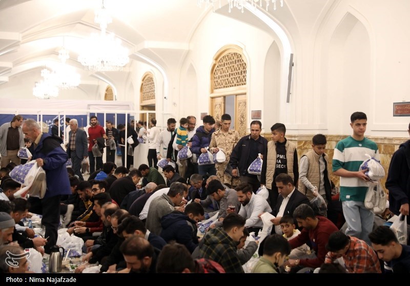 پخت روزانه 40 هزار پرس افطاری در مسجد مقدس جمکران