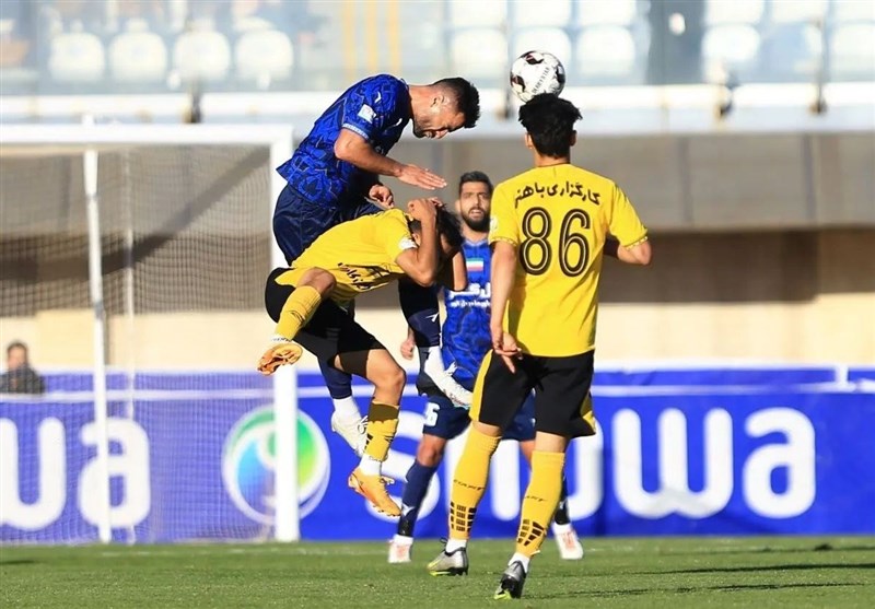 پیروزی یک نیمهای سپاهان مقابل گلگهر با سماجت احمدزاده