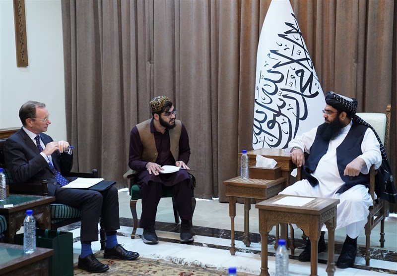 کاردار انگلیس: برای برقراری ارتباط افغانستان با جهان، طالبان در نشستهای بینالمللی شرکت کنند