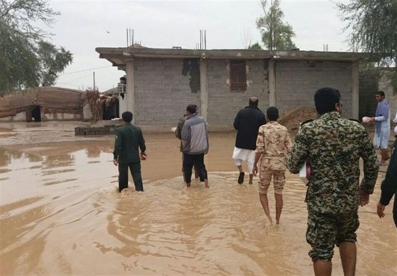 گسیل نیروهای بسیج و سپاه به مناطق سیل زده بلوچستان/ گروههای جهادی میداندار خدمترسانی شدند + فیلم