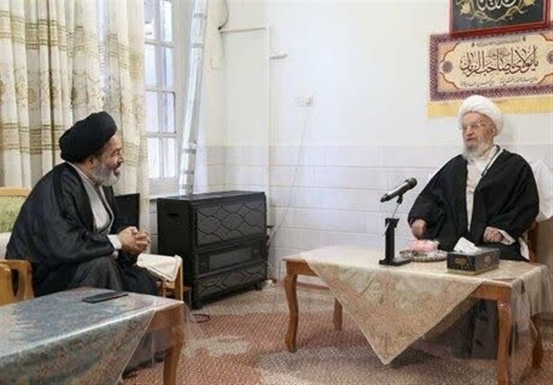 آیتالله مکارم شیرازی: هزینههای سفر حج کاهش یابد