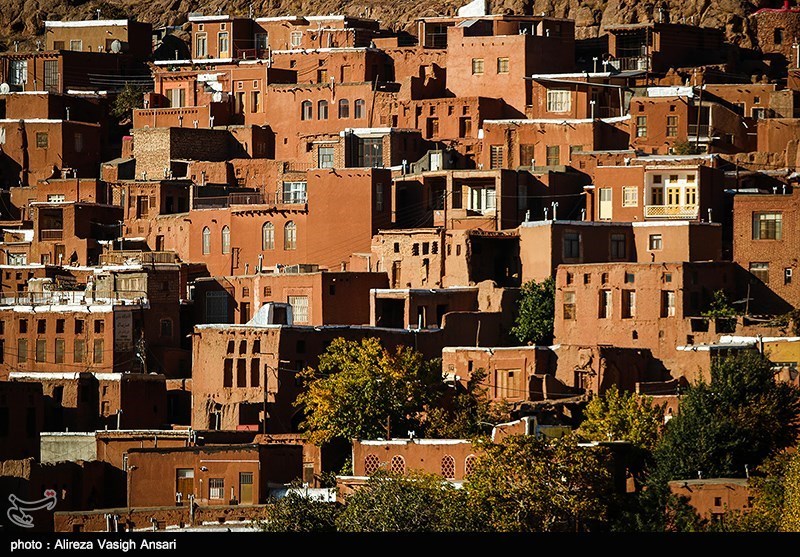 اختصاص 8000 مترمربع پارکینگ به روستای ابیانه