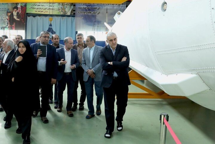 بازدید نمایندگان مجلس از بخشهای فضایی و موشکی وزارت دفاع