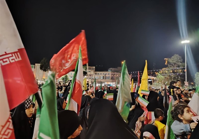 جشن شکرانه تحقق "وعده صادق" در قبله تهران + فیلم