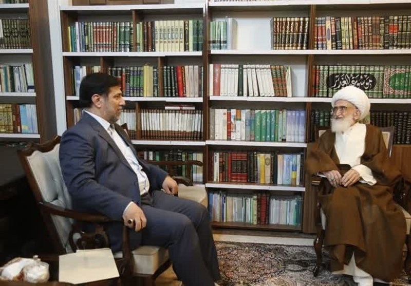 خدمت به مردم و حل مشکلات آنها از مقدسترین کارهاست