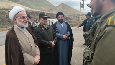 دشمنان هرگز به اهداف پلیدشان نمیرسند