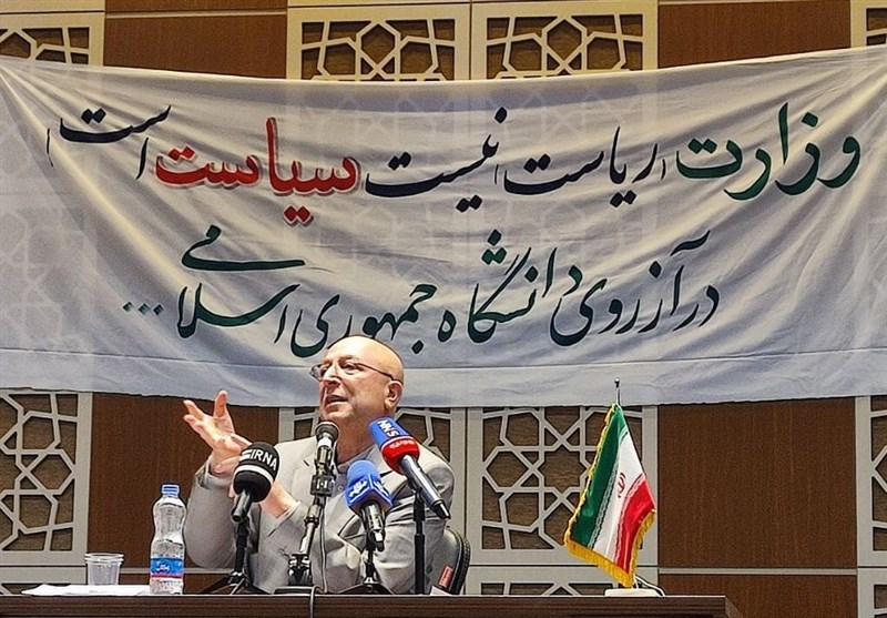 زلفی گل: دانشگاه هیچ کسی را بیخود اخراج نمیکند