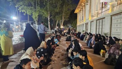 سفره افطاری ساده در باغ عفیفآباد شیراز پهن شد