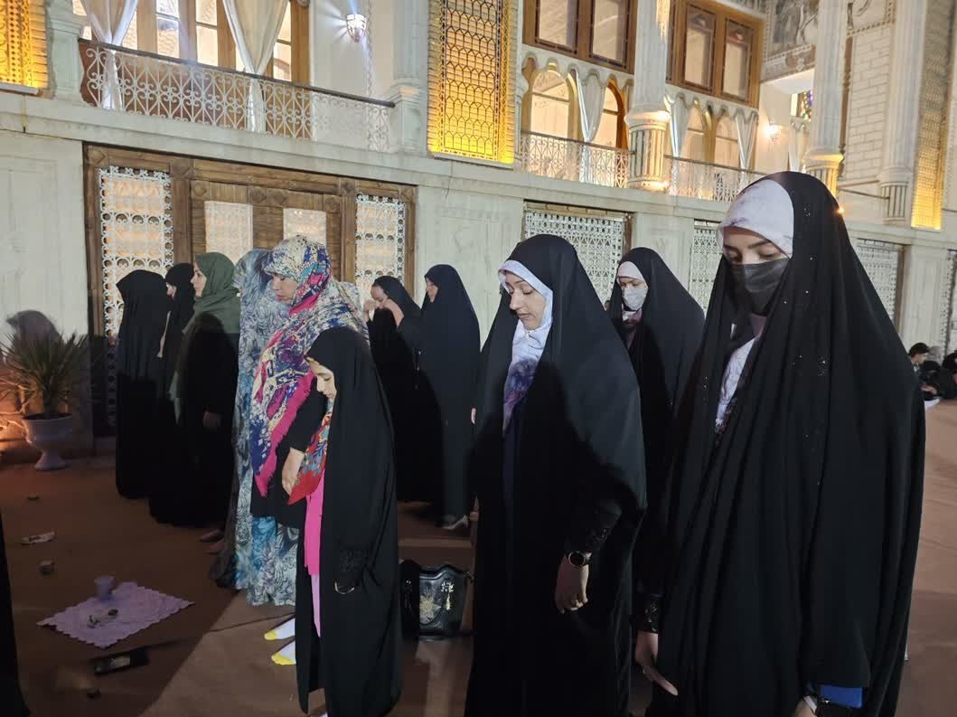 سفره افطاری ساده در باغ عفیفآباد شیراز پهن شد