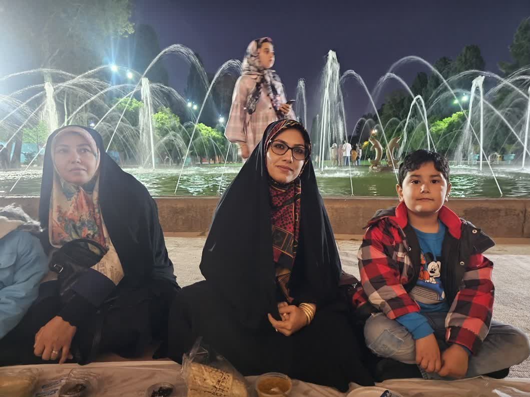 سفره افطاری ساده در باغ عفیفآباد شیراز پهن شد