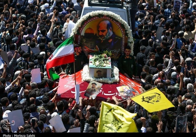سنگتمام اصفهانیها در تشییع سردار مقاومت + فیلم و تصاویر